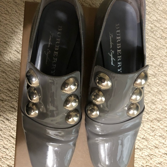 BURBERRYGrey Ambridge Stud Detail Patent Leather Pumps - Picture 4 of 10